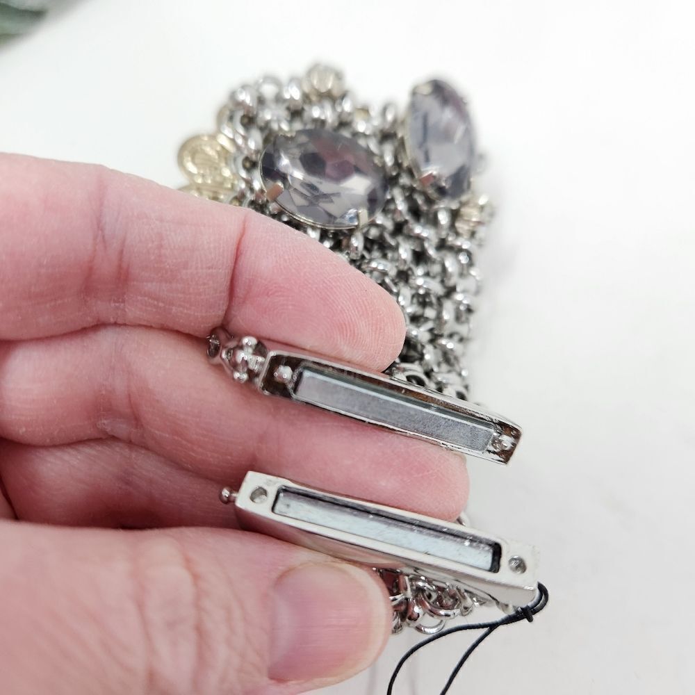 LOFT Rhinestone Flower Metal Chain Magnetic Bracelet NWT - Picture 9 of 10